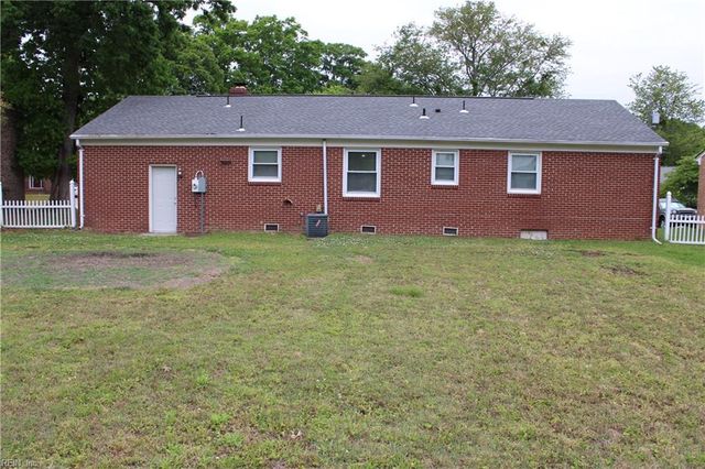 330 Kingsman DR, Newport News, VA 23608