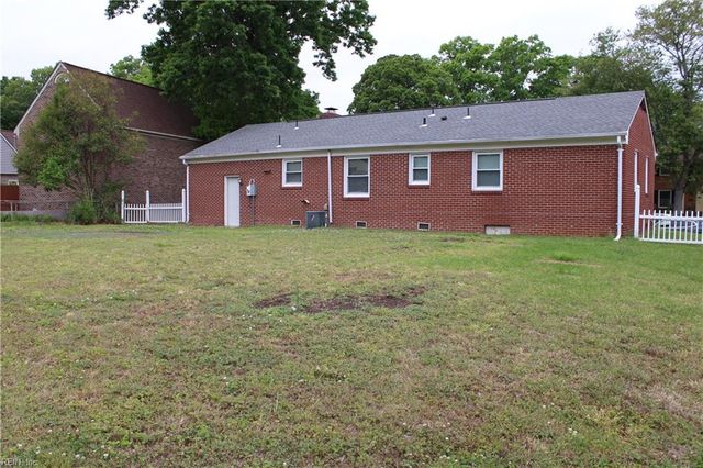 330 Kingsman DR, Newport News, VA 23608