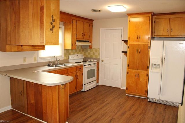 330 Kingsman DR, Newport News, VA 23608