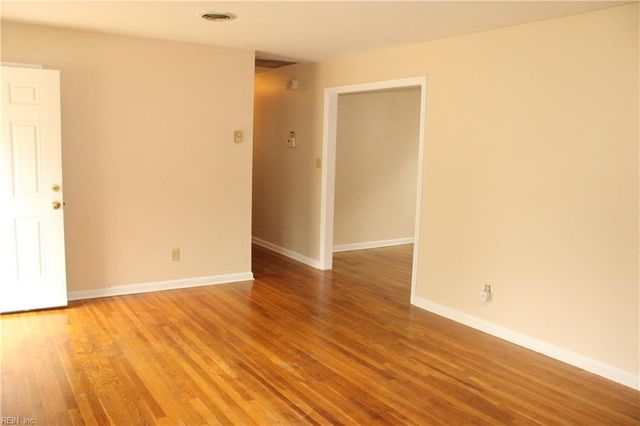 330 Kingsman DR, Newport News, VA 23608