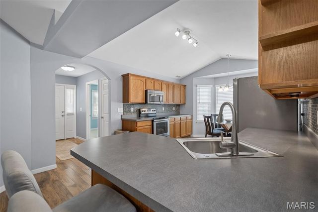 6 Quiet Meadow Court, St Peters, MO 63376