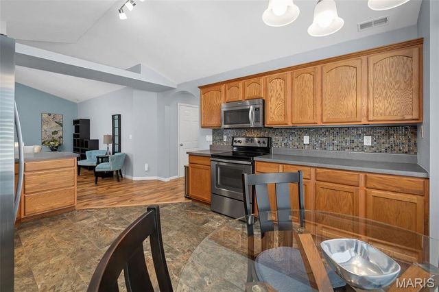 6 Quiet Meadow Court, St Peters, MO 63376