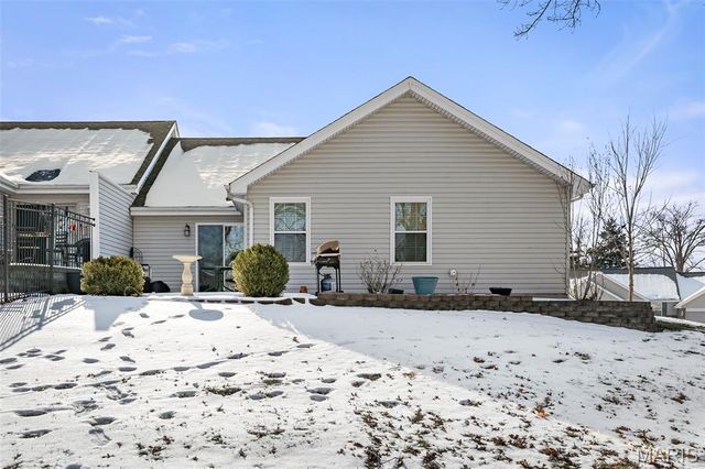 6 Quiet Meadow Court, St Peters, MO 63376