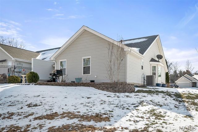 6 Quiet Meadow Court, St Peters, MO 63376
