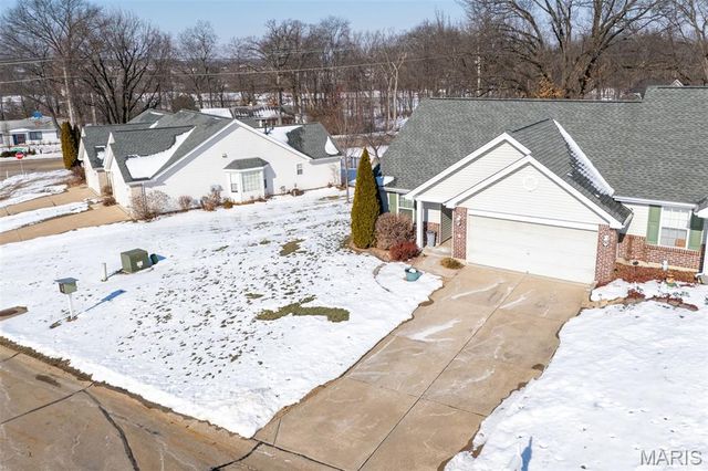 6 Quiet Meadow Court, St Peters, MO 63376