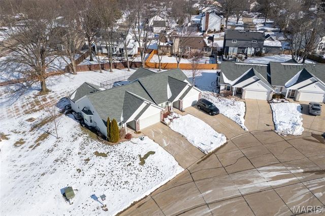 6 Quiet Meadow Court, St Peters, MO 63376