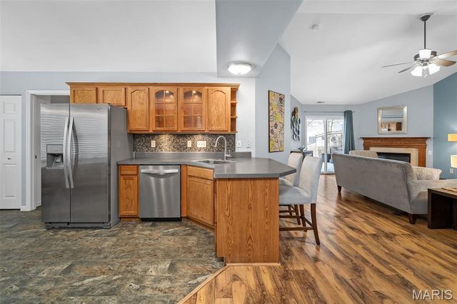 6 Quiet Meadow Court, St Peters, MO 63376