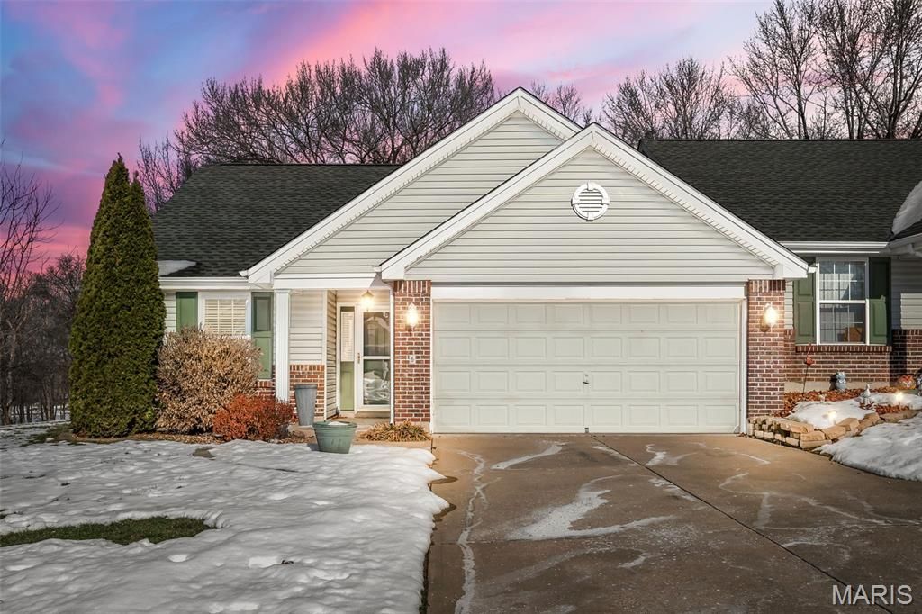 6 Quiet Meadow Court, St Peters, MO 63376