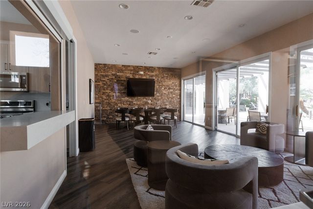 9201 Tesoras Drive 302, Las Vegas, NV 89144