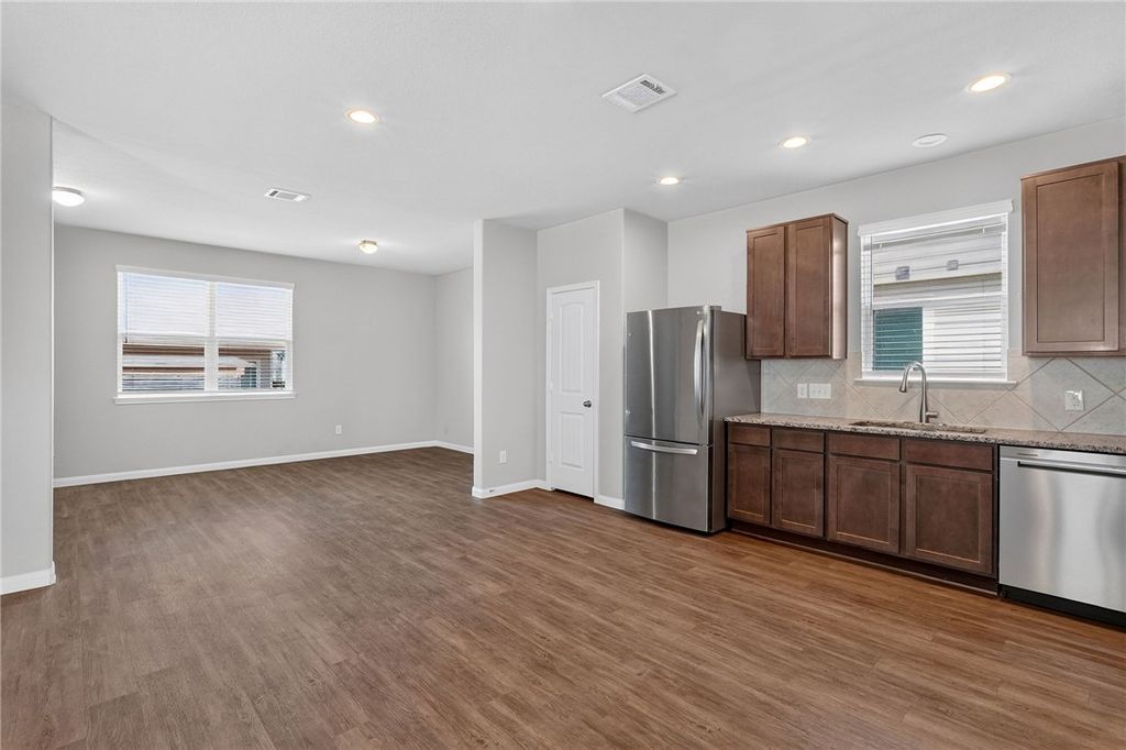 4702 Los Pines Way, Bryan, TX 77807 — photo 4