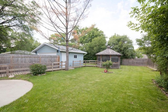 N89W15242 Cleveland AVENUE, Menomonee Falls, WI 53051