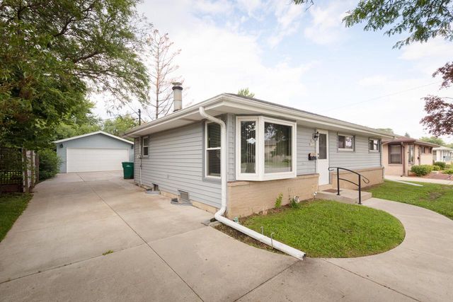 N89W15242 Cleveland AVENUE, Menomonee Falls, WI 53051