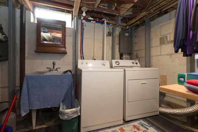 N89W15242 Cleveland AVENUE, Menomonee Falls, WI 53051