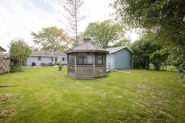 N89W15242 Cleveland AVENUE, Menomonee Falls, WI 53051