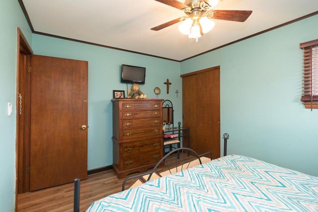 N89W15242 Cleveland AVENUE, Menomonee Falls, WI 53051