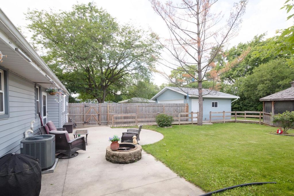 N89W15242 Cleveland AVENUE, Menomonee Falls, WI 53051