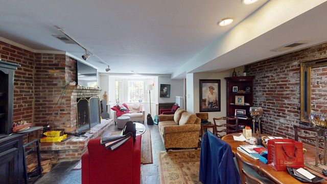 318 MARYLAND AVE NE, Washington, DC 20002