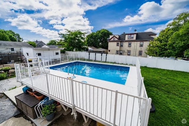 1014 Tacoma St, New Bedford, MA 02745