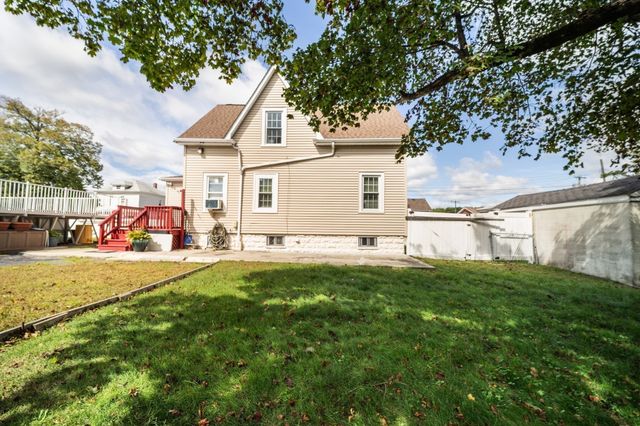 1014 Tacoma St, New Bedford, MA 02745