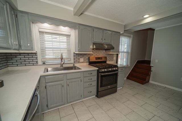 1014 Tacoma St, New Bedford, MA 02745