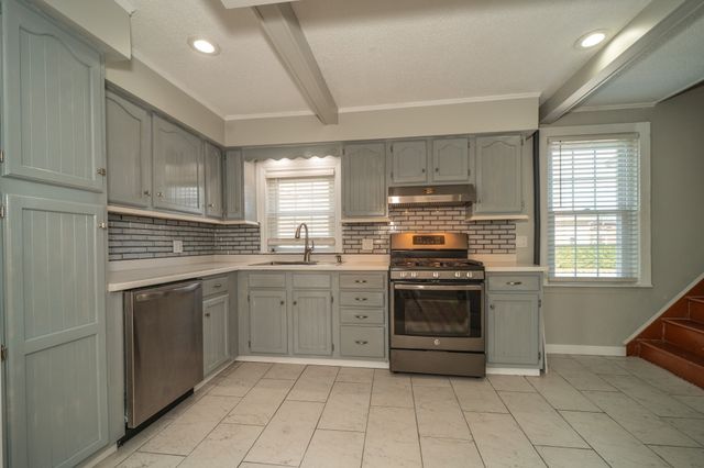 1014 Tacoma St, New Bedford, MA 02745