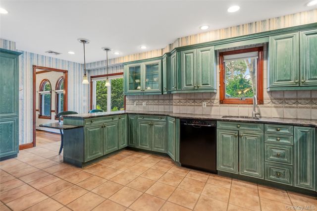 565 Mohawk Road, West Hempstead, NY 11552