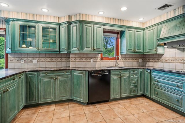 565 Mohawk Road, West Hempstead, NY 11552