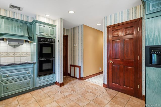 565 Mohawk Road, West Hempstead, NY 11552