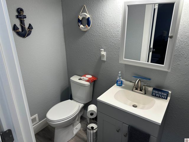 60 Lexington Dr # 106, Gilbertsville, KY 42044