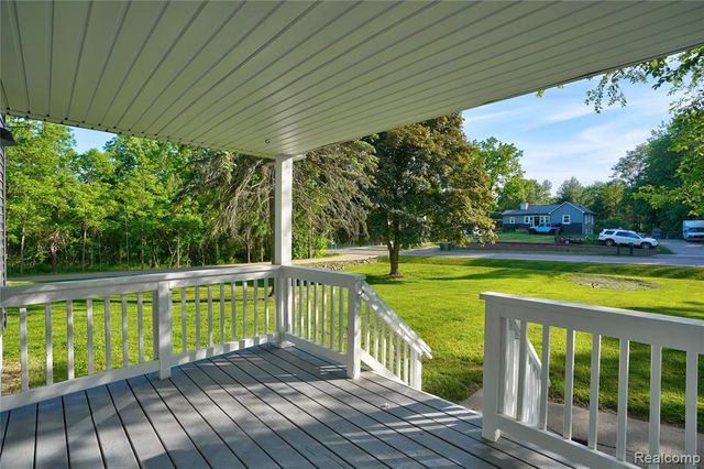 1460 W Silverbell Road, Lake Orion, MI 48359