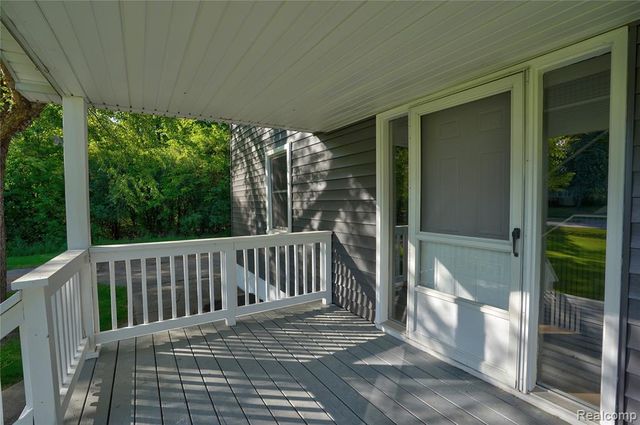 1460 W Silverbell Road, Lake Orion, MI 48359