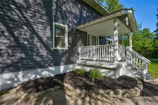 1460 W Silverbell Road, Lake Orion, MI 48359