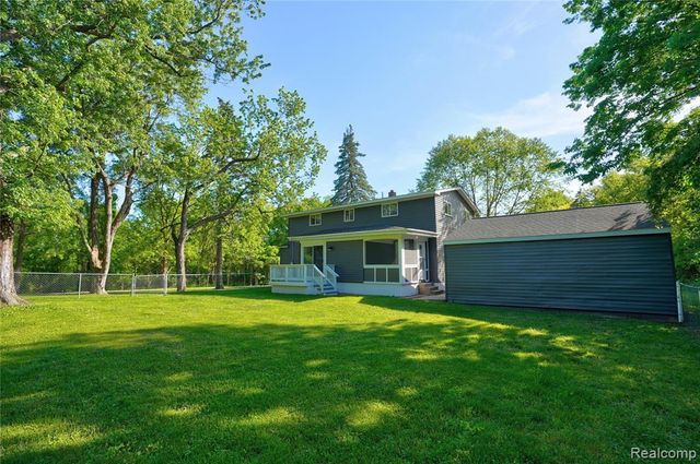 1460 W Silverbell Road, Lake Orion, MI 48359