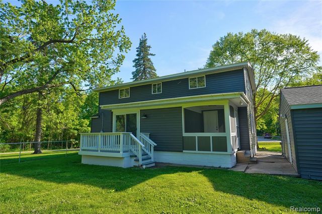 1460 W Silverbell Road, Lake Orion, MI 48359