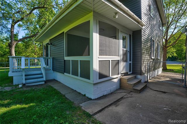 1460 W Silverbell Road, Lake Orion, MI 48359