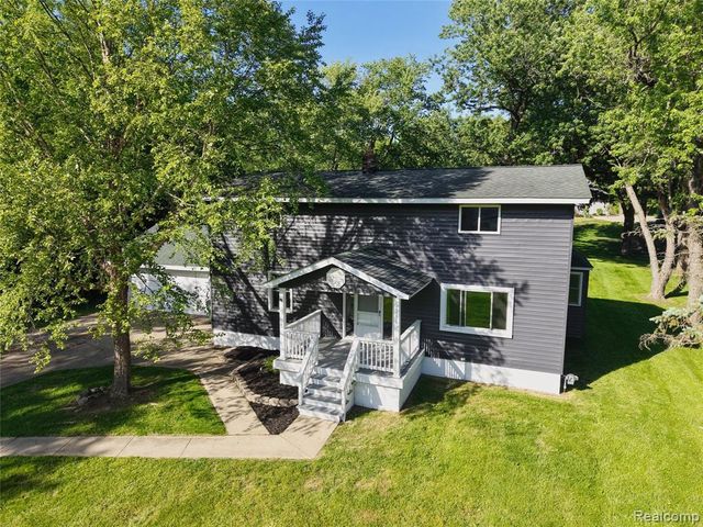 1460 W Silverbell Road, Lake Orion, MI 48359