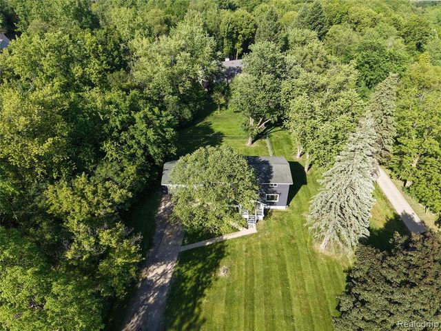 1460 W Silverbell Road, Lake Orion, MI 48359