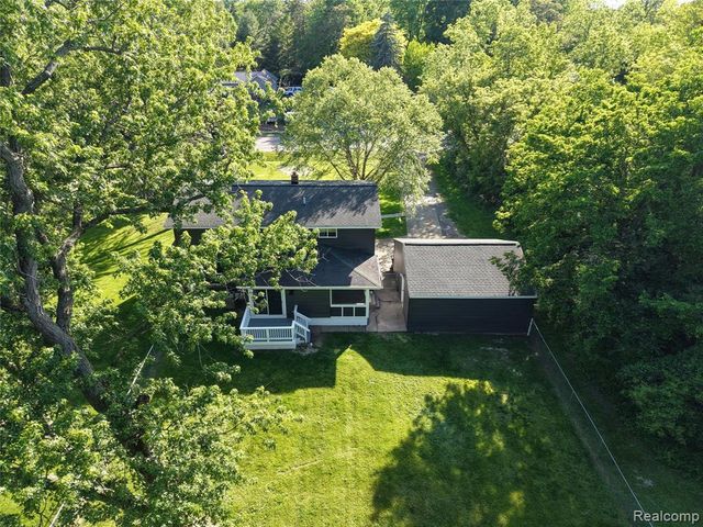 1460 W Silverbell Road, Lake Orion, MI 48359