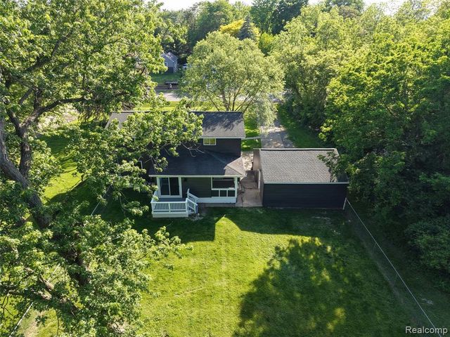 1460 W Silverbell Road, Lake Orion, MI 48359