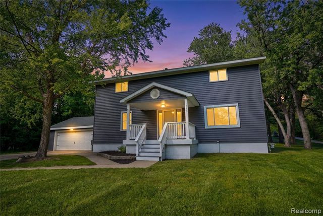 1460 W Silverbell Road, Lake Orion, MI 48359