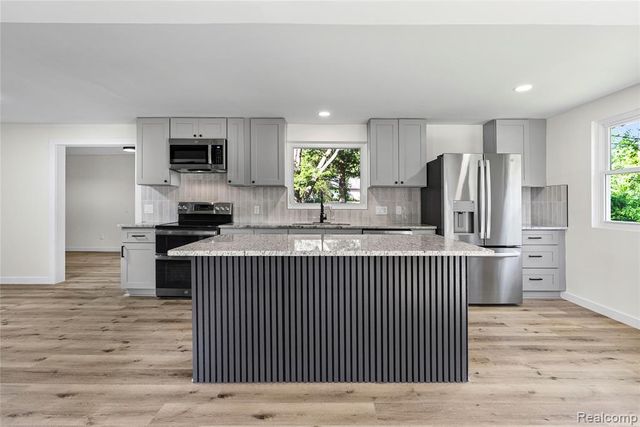 1460 W Silverbell Road, Lake Orion, MI 48359