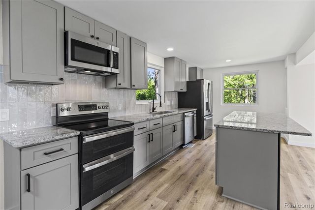 1460 W Silverbell Road, Lake Orion, MI 48359