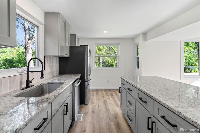 1460 W Silverbell Road, Lake Orion, MI 48359