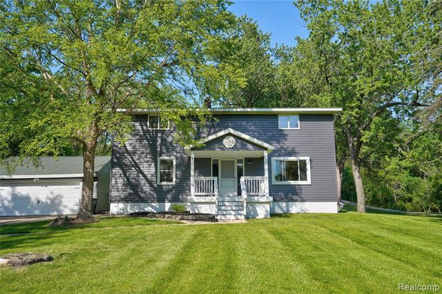 1460 W Silverbell Road, Lake Orion, MI 48359