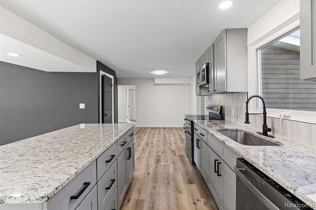1460 W Silverbell Road, Lake Orion, MI 48359