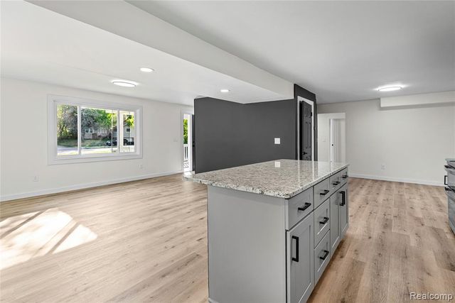 1460 W Silverbell Road, Lake Orion, MI 48359
