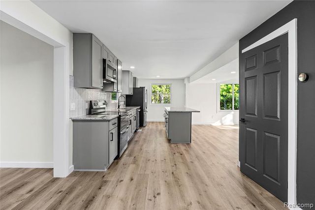 1460 W Silverbell Road, Lake Orion, MI 48359