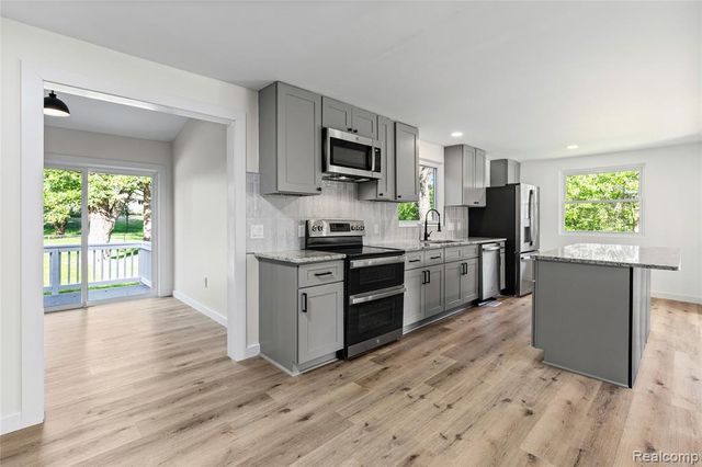 1460 W Silverbell Road, Lake Orion, MI 48359
