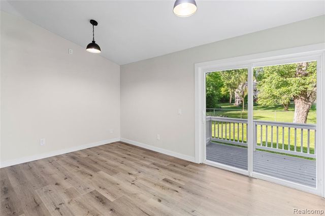 1460 W Silverbell Road, Lake Orion, MI 48359