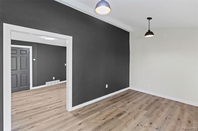 1460 W Silverbell Road, Lake Orion, MI 48359